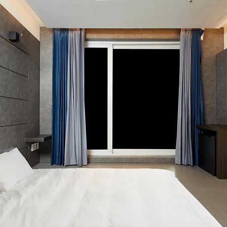 סאוגוויפו Elren Hotel Jeju מראה חיצוני תמונה